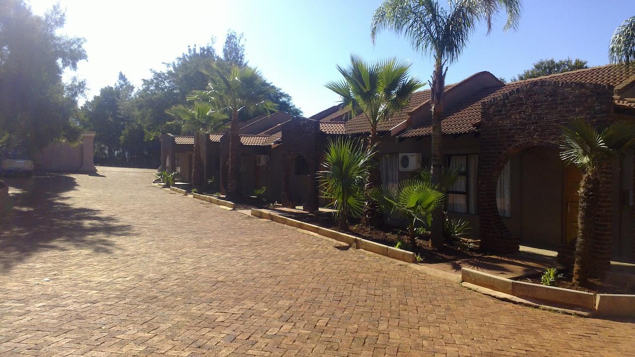 Woodridge Palms Boutique Hotel Swartruggens Екстериор снимка